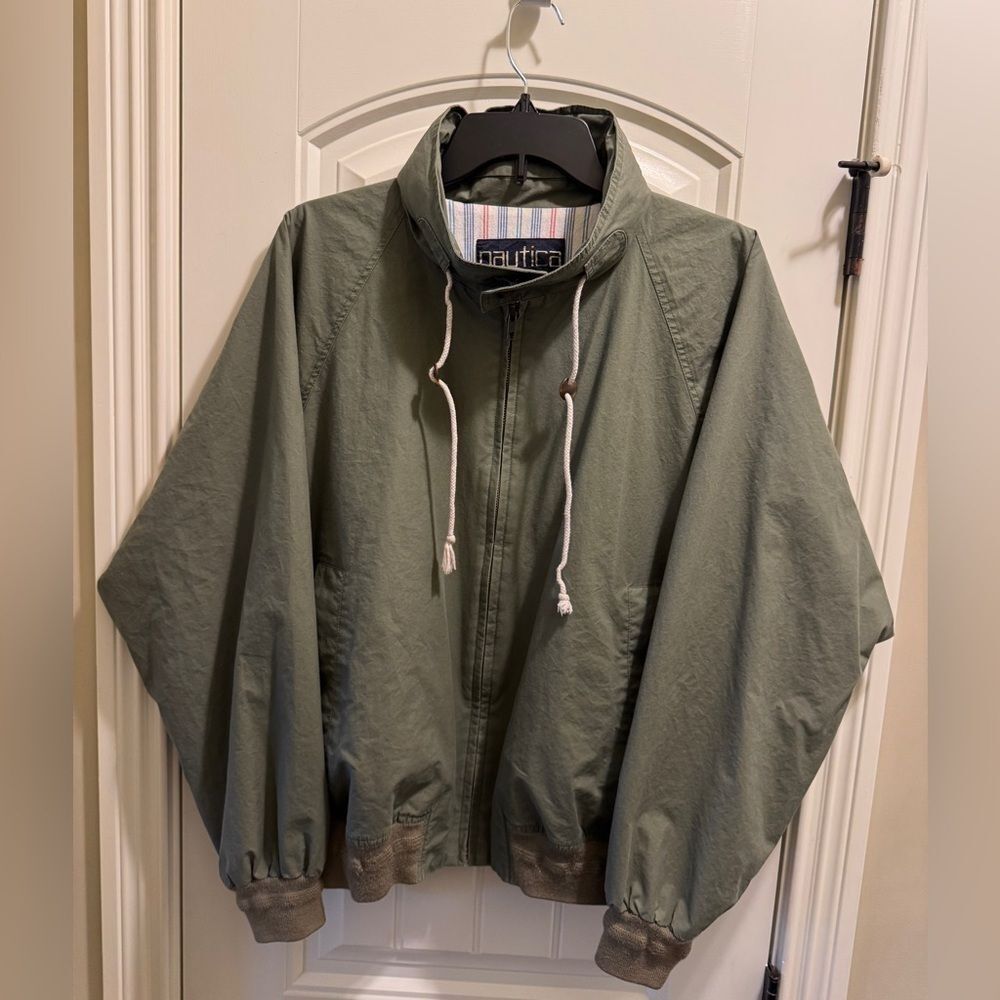 Men’s~“Nautica”~Size M~Hooded Jacket (Hood Rolls Up in Collar)~Very Nice~ERC